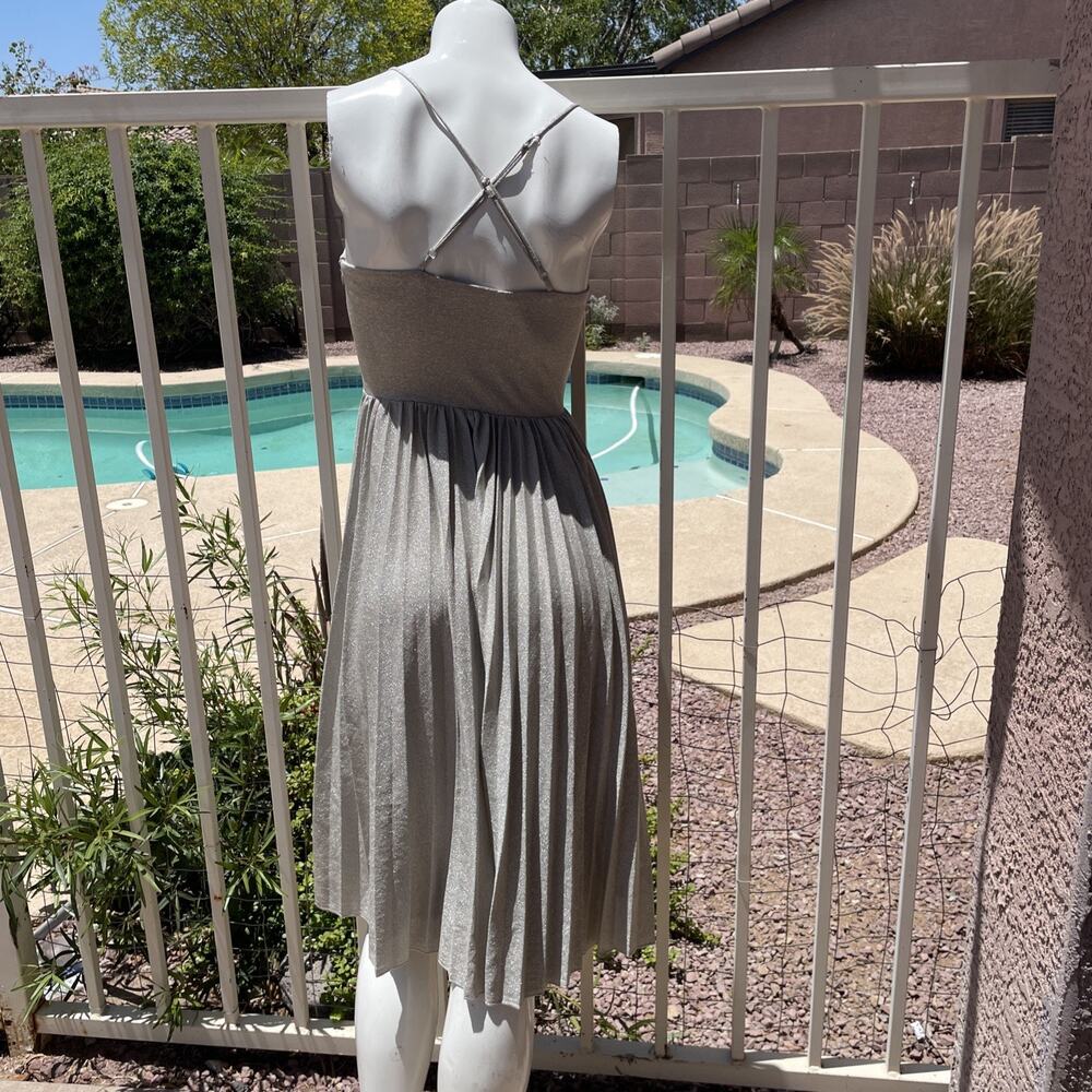 Women's Elevenses Silver Spaghetti Straps Pleated Midi Dress Size 2 - Picture 3 of 6